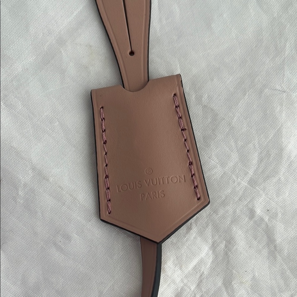 Louis Vuitton Clochette - Picture 2 of 8